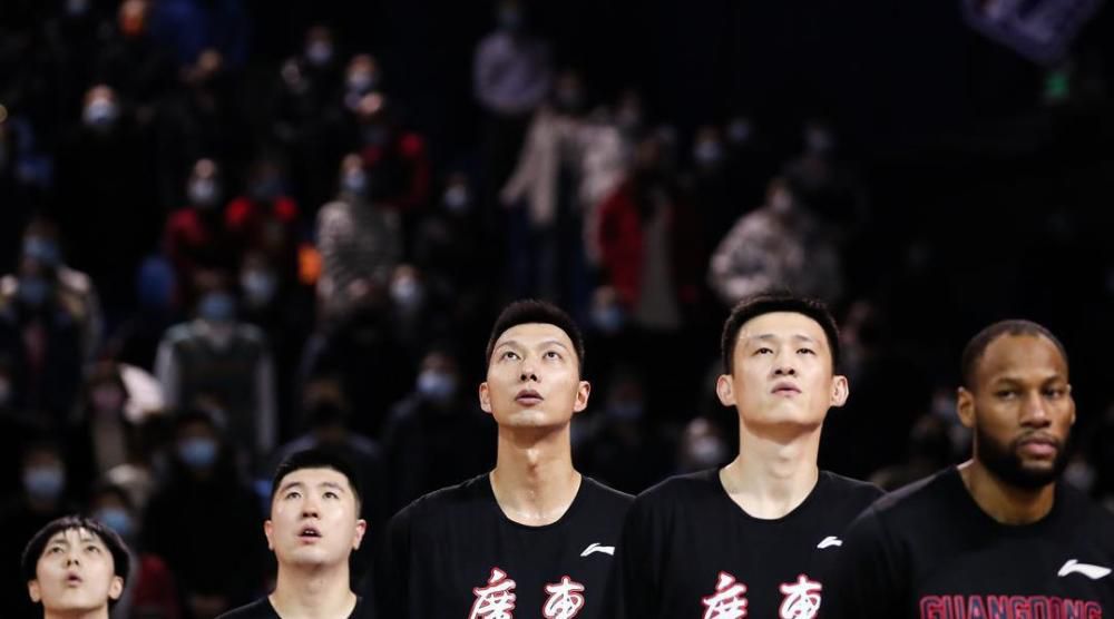 对话首期班学员：他们的决策或许就是你的动力 时间：2025.12.02 ： 作者：空空 ： 专稿 从排斥到接纳，AI不仅能帮我们实现那些现实中拍不出来的镜头搭建，还能像达芬奇剪辑一样高效输出。